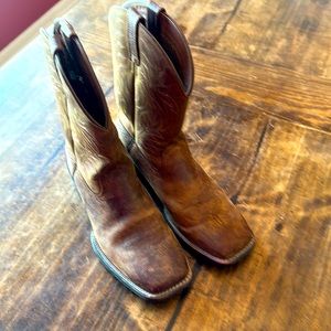 Men’s size 10 Ariat leather boots
